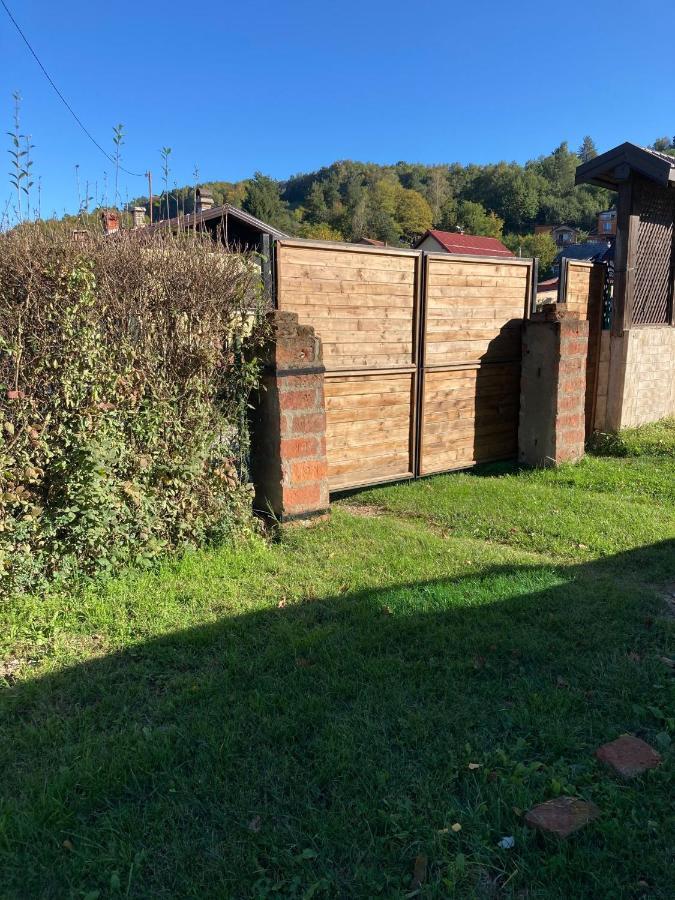Holiday Home Tunnel Ravne Visoko Bagian luar foto
